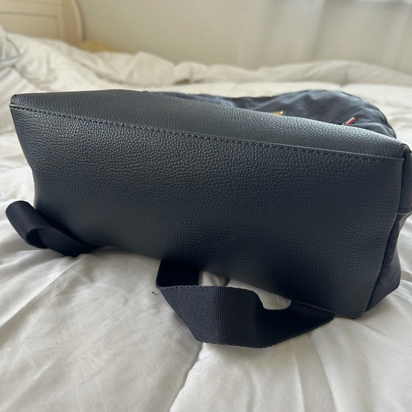 NWOT _ Tommy Hilfiger Sleek Urban Blue Backpack with Logo _ Medium Size - Picture 2 of 6